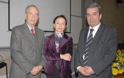 Carlos Pecchi Croce, Profesor de la Facultad de Derecho, Universidad del Desarrollo; Gloria Ana Chevesich Ruiz, Ministra de la Corte Suprema de Chile; y José Hugo Rosende Álvarez, abogado